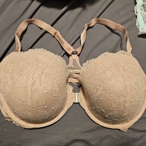 VS 38DD Nude lace bra with front closure